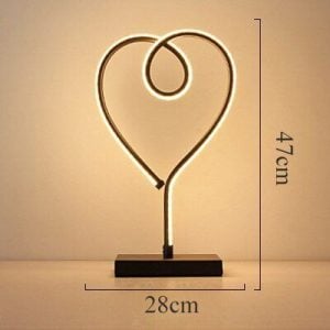 Lampka na biurko z figurą geometryczną